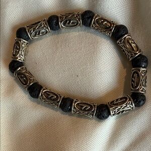 Elegant Silver and Black Beaded Bracelet, stretches to put on.